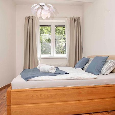 Castle View Apartment With Free Parking Братислава Экстерьер фото