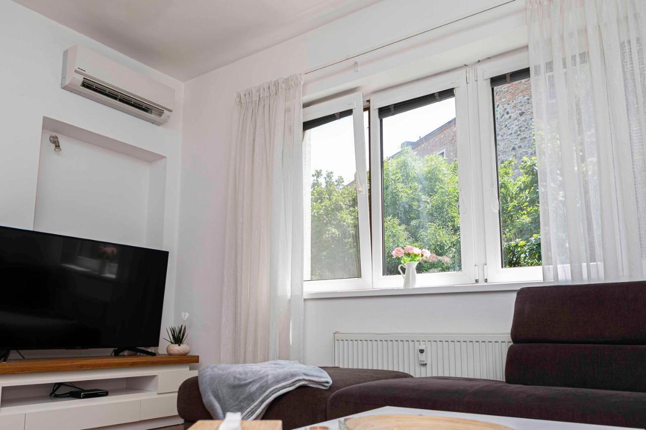 Castle View Apartment With Free Parking Братислава Экстерьер фото