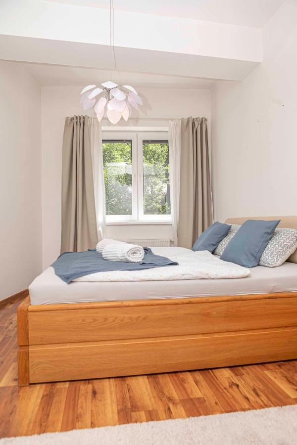Castle View Apartment With Free Parking Братислава Экстерьер фото