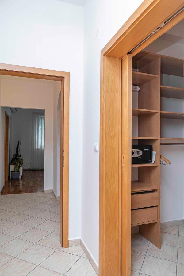 Castle View Apartment With Free Parking Братислава Экстерьер фото