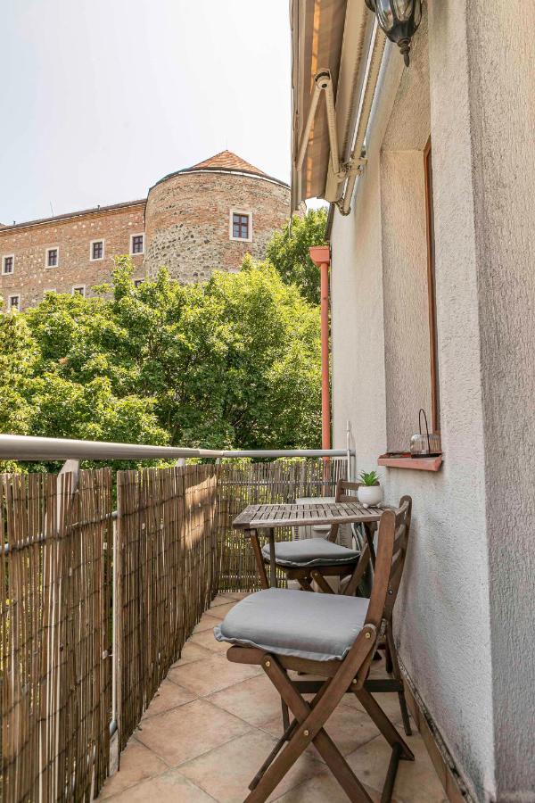 Castle View Apartment With Free Parking Братислава Экстерьер фото
