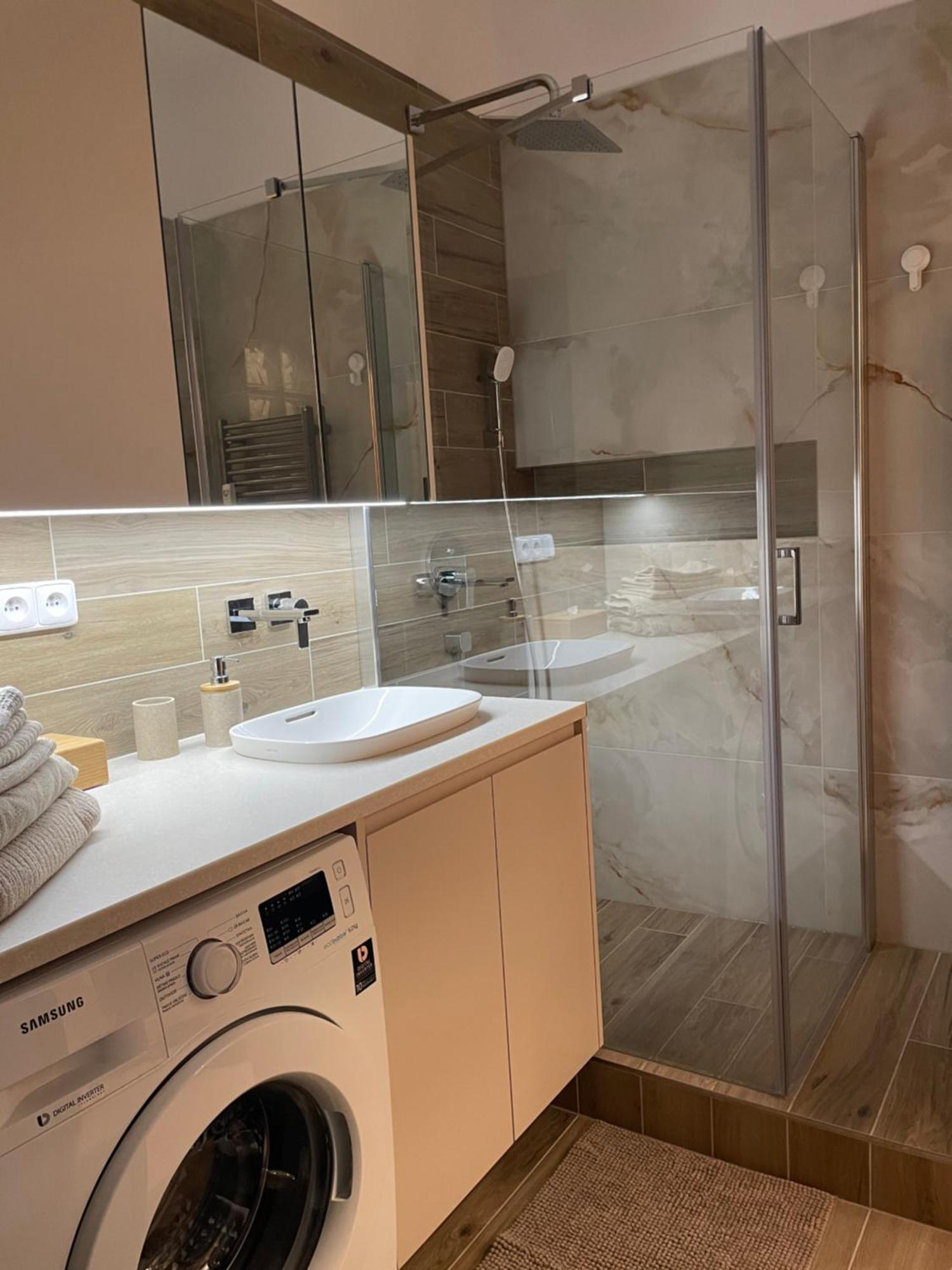 Castle View Apartment With Free Parking Братислава Экстерьер фото